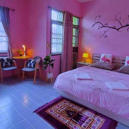 Ruenthip Homestay Bangkok Bagian luar foto