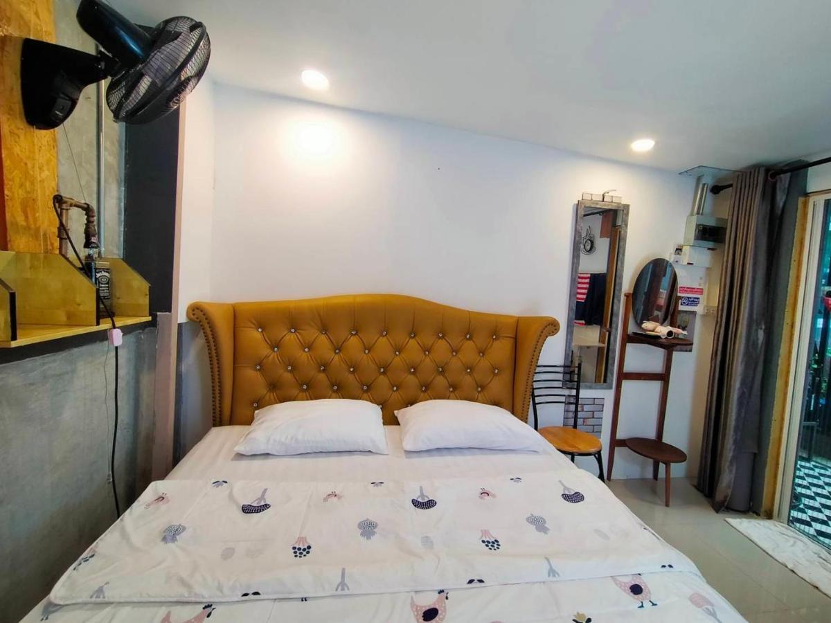 Ruenthip Homestay Bangkok Bagian luar foto