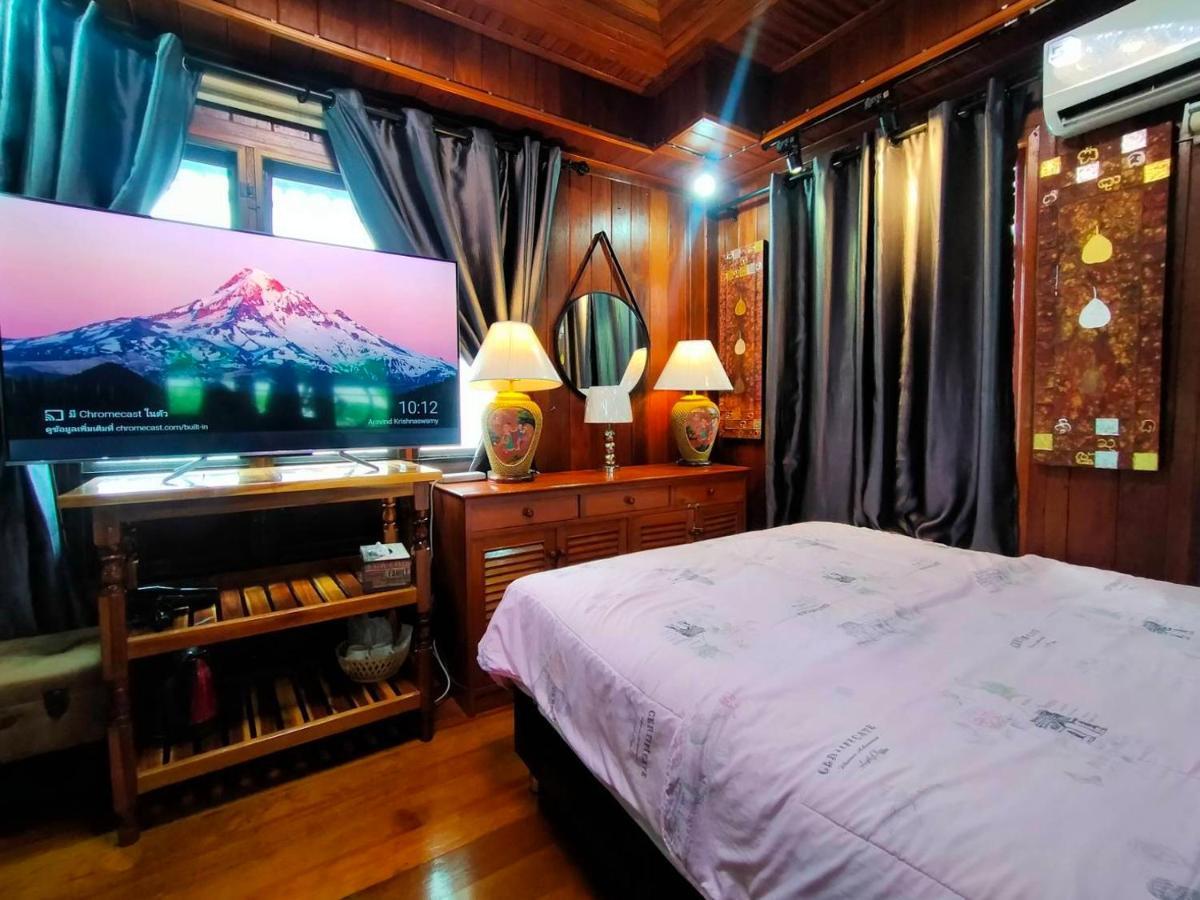 Ruenthip Homestay Bangkok Bagian luar foto