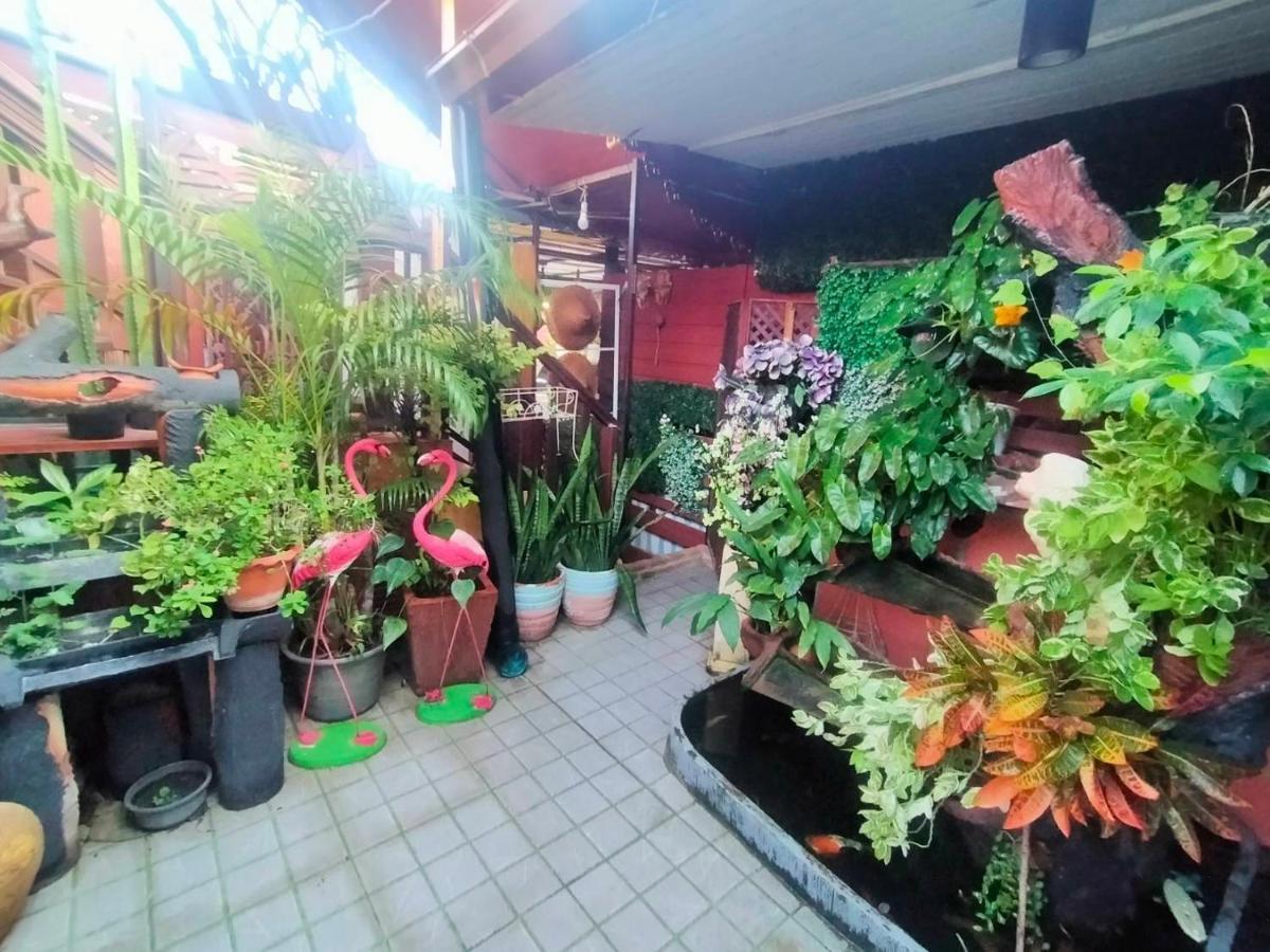 Ruenthip Homestay Bangkok Bagian luar foto