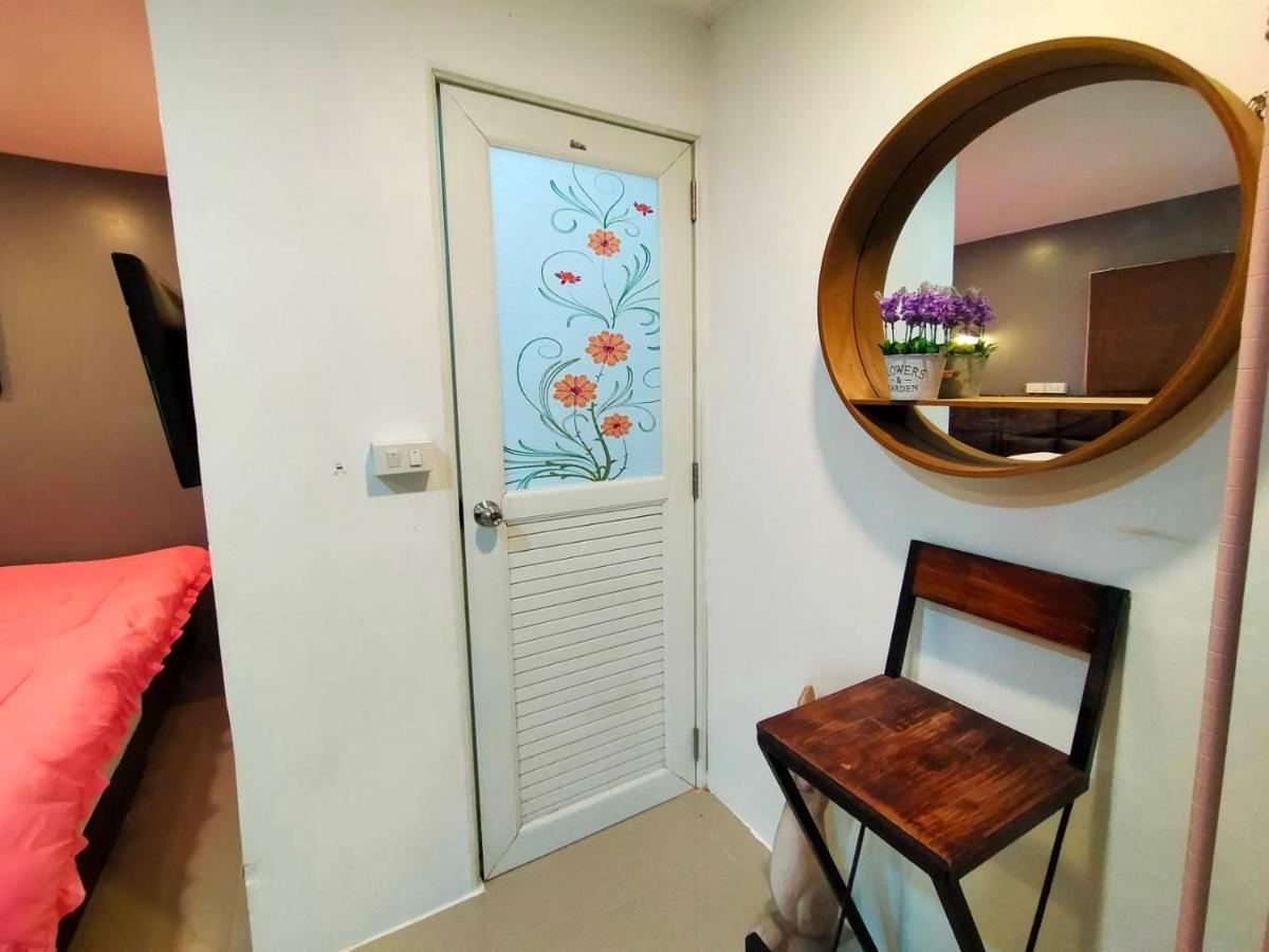 Ruenthip Homestay Bangkok Bagian luar foto