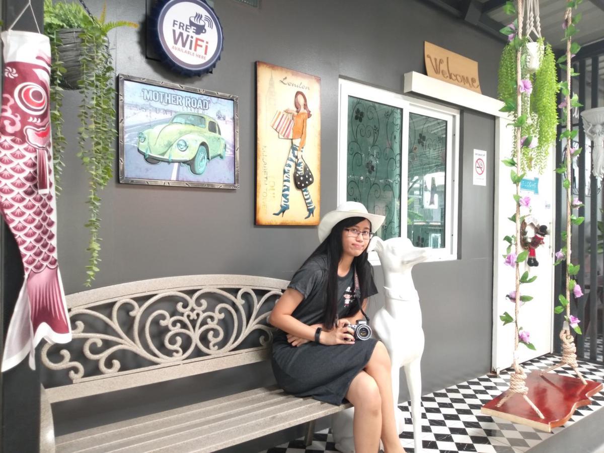 Ruenthip Homestay Bangkok Bagian luar foto