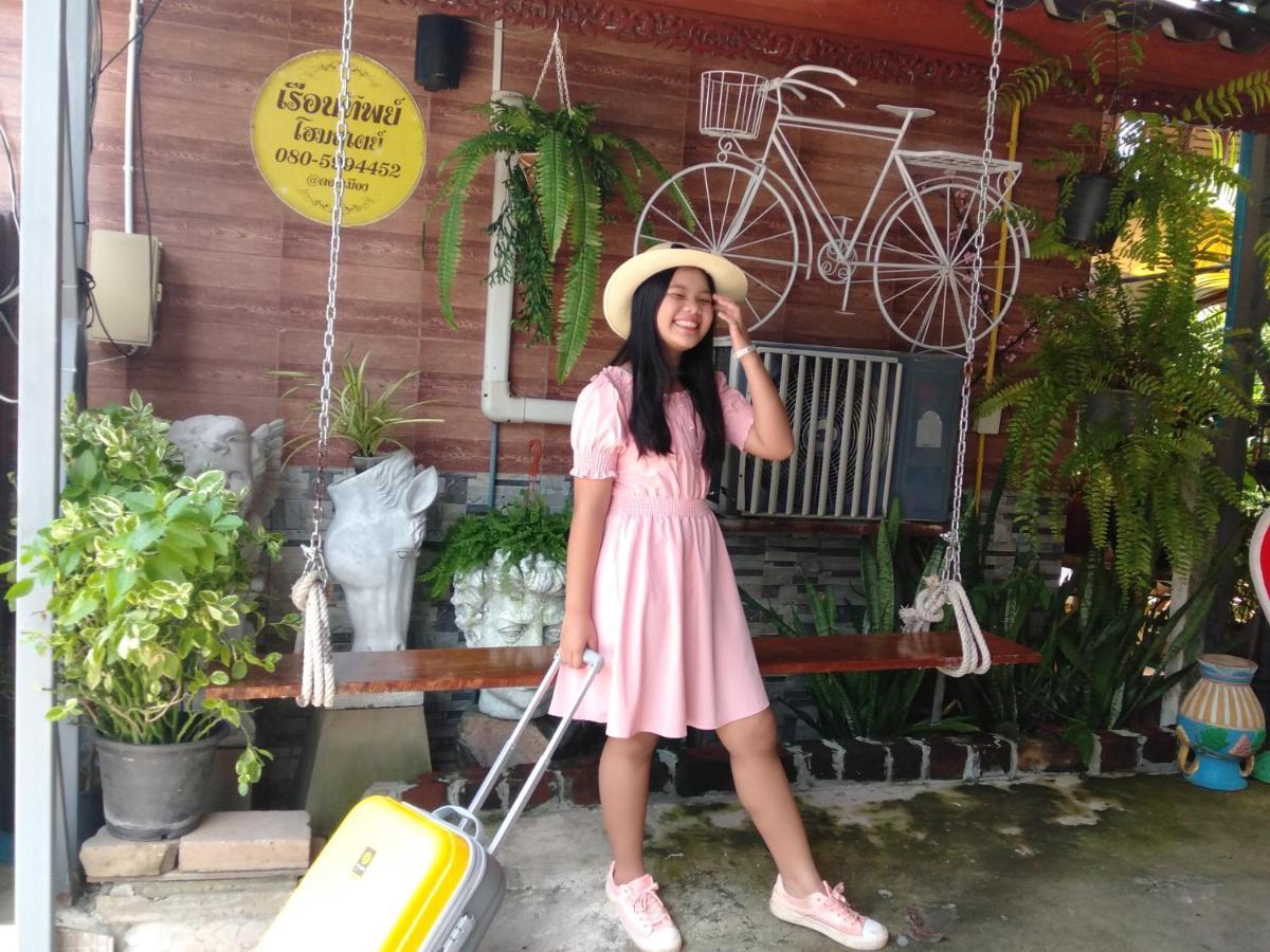 Ruenthip Homestay Bangkok Bagian luar foto