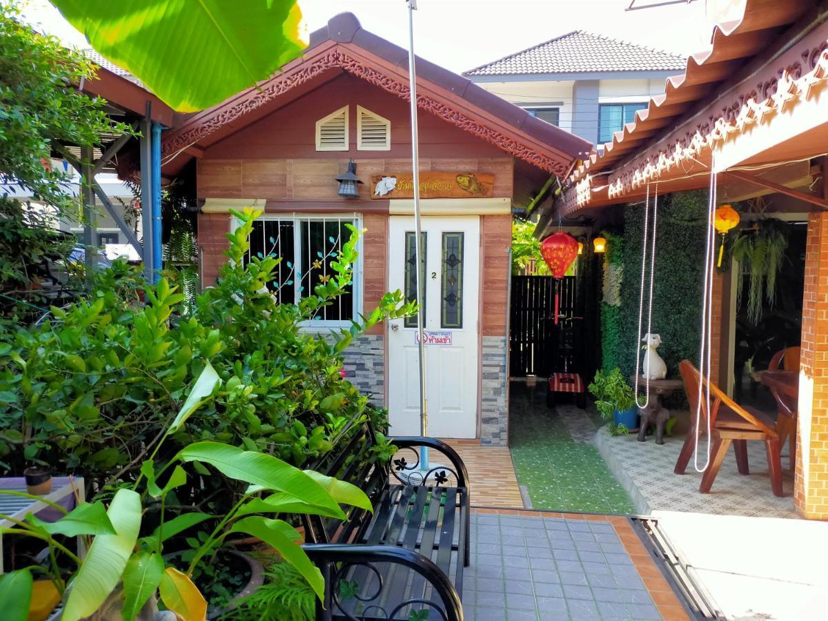 Ruenthip Homestay Bangkok Bagian luar foto