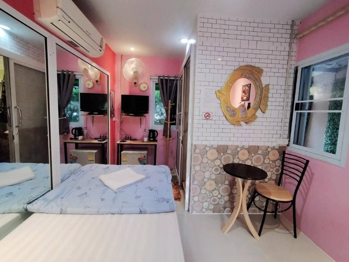 Ruenthip Homestay Bangkok Bagian luar foto