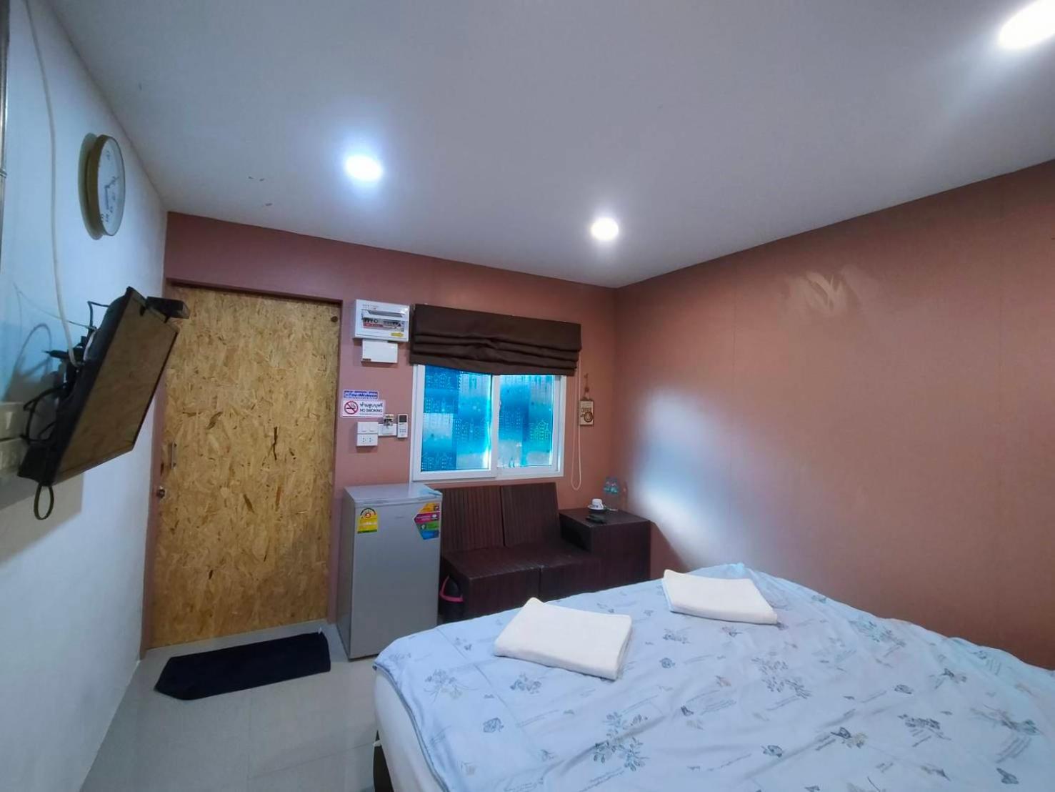 Ruenthip Homestay Bangkok Bagian luar foto