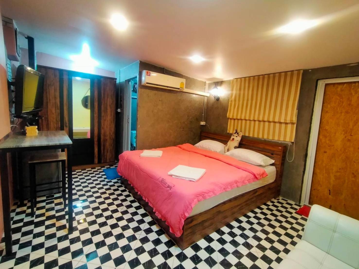 Ruenthip Homestay Bangkok Bagian luar foto