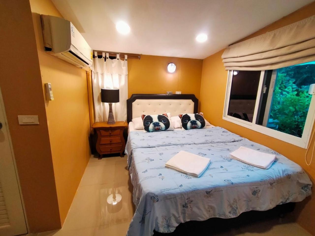 Ruenthip Homestay Bangkok Bagian luar foto