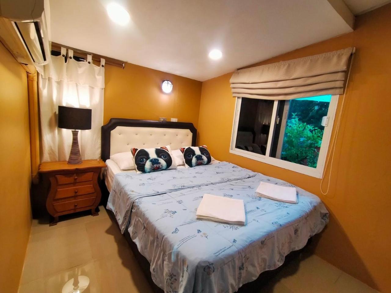 Ruenthip Homestay Bangkok Bagian luar foto