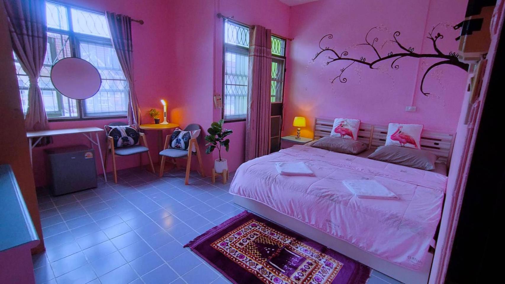 Ruenthip Homestay Bangkok Bagian luar foto