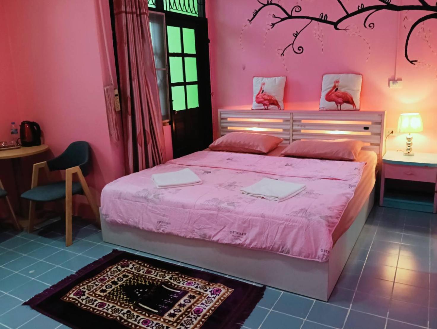 Ruenthip Homestay Bangkok Bagian luar foto