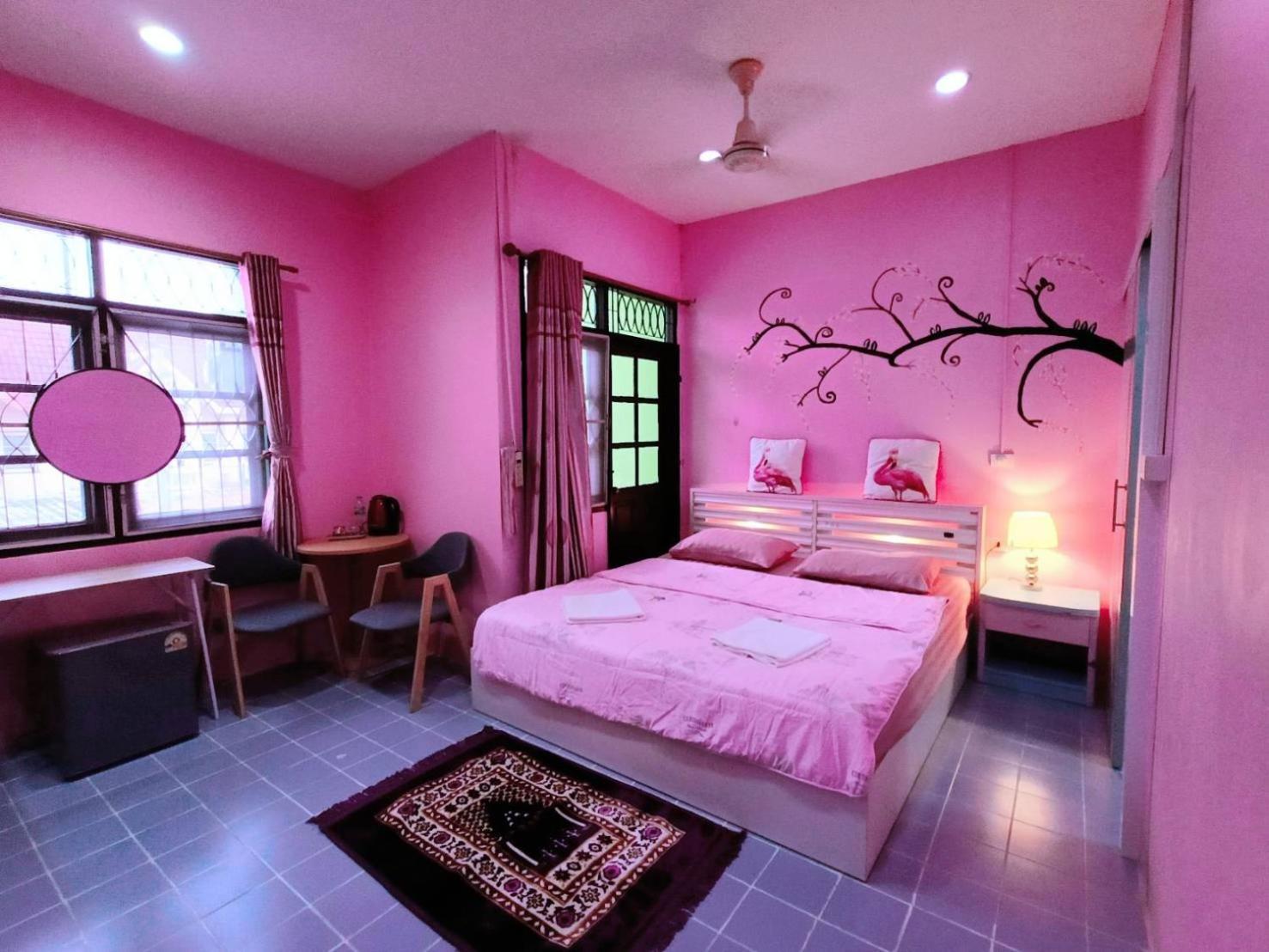 Ruenthip Homestay Bangkok Bagian luar foto