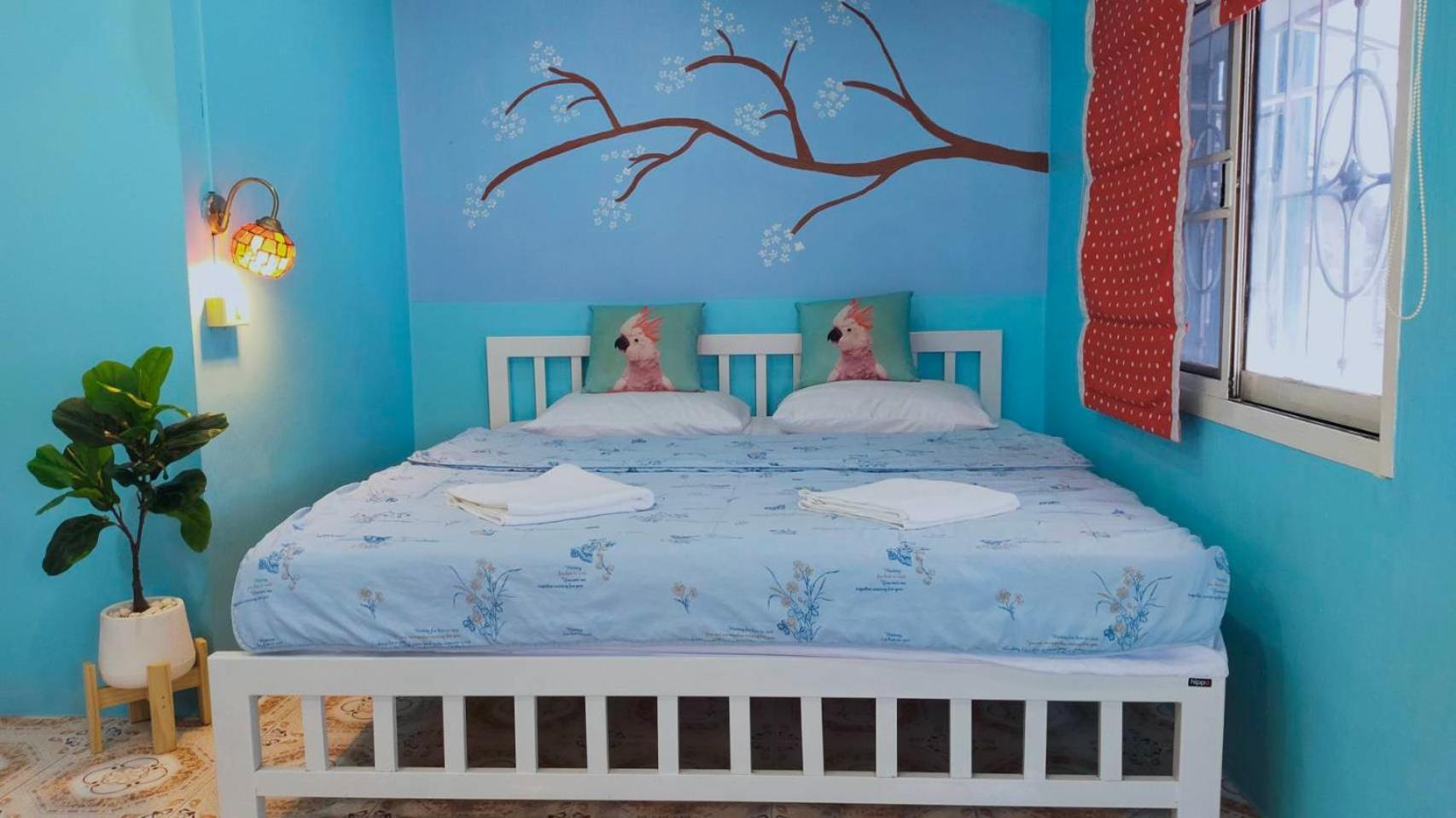 Ruenthip Homestay Bangkok Bagian luar foto