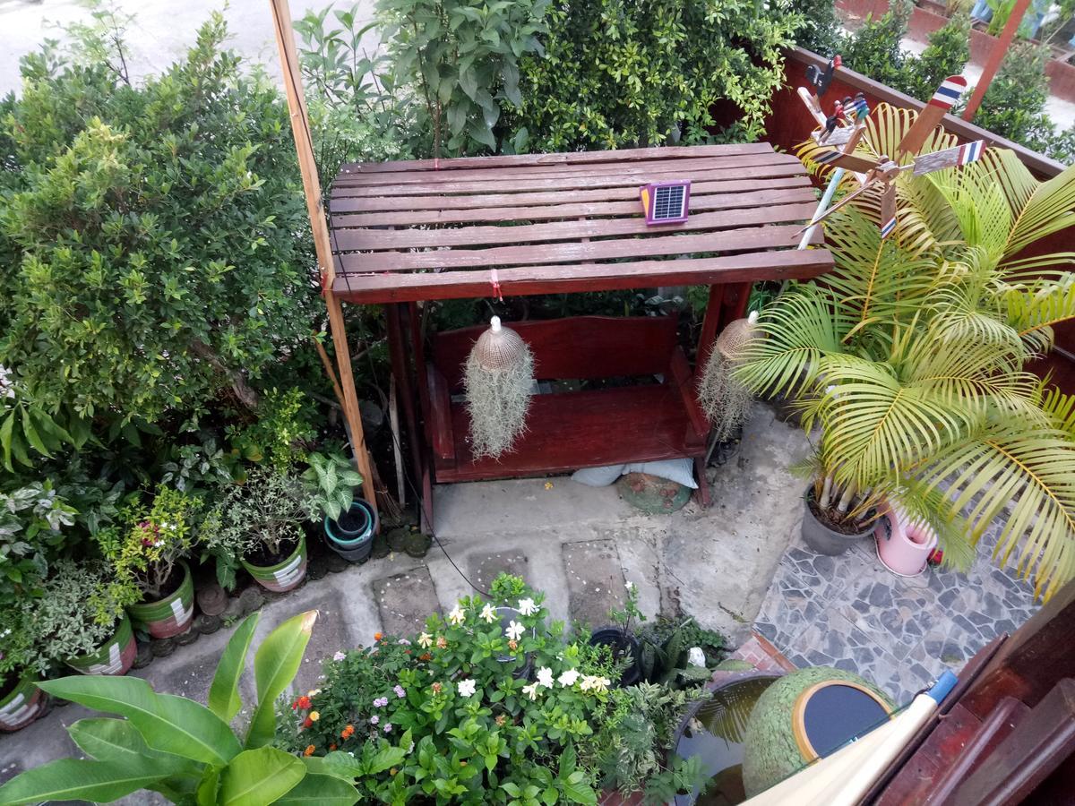 Ruenthip Homestay Bangkok Bagian luar foto