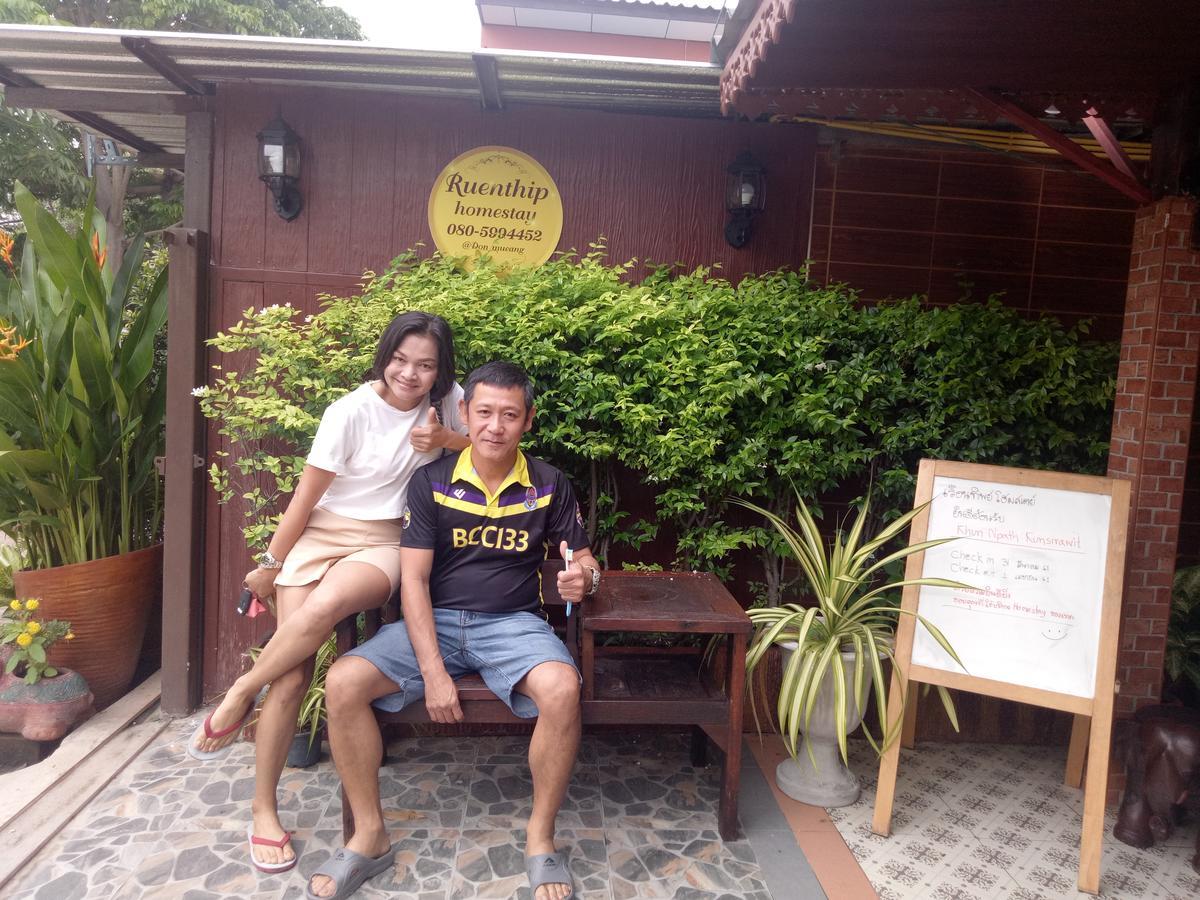 Ruenthip Homestay Bangkok Bagian luar foto