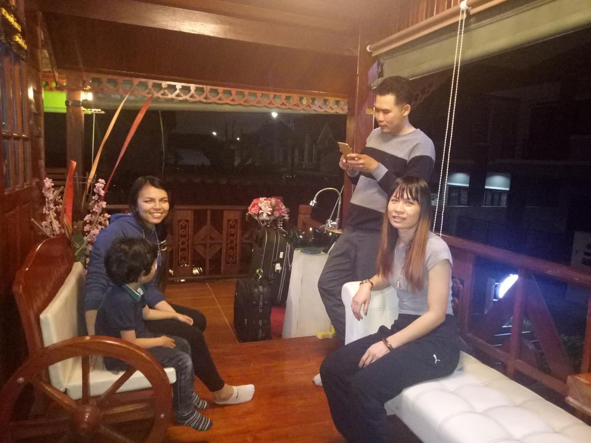 Ruenthip Homestay Bangkok Bagian luar foto