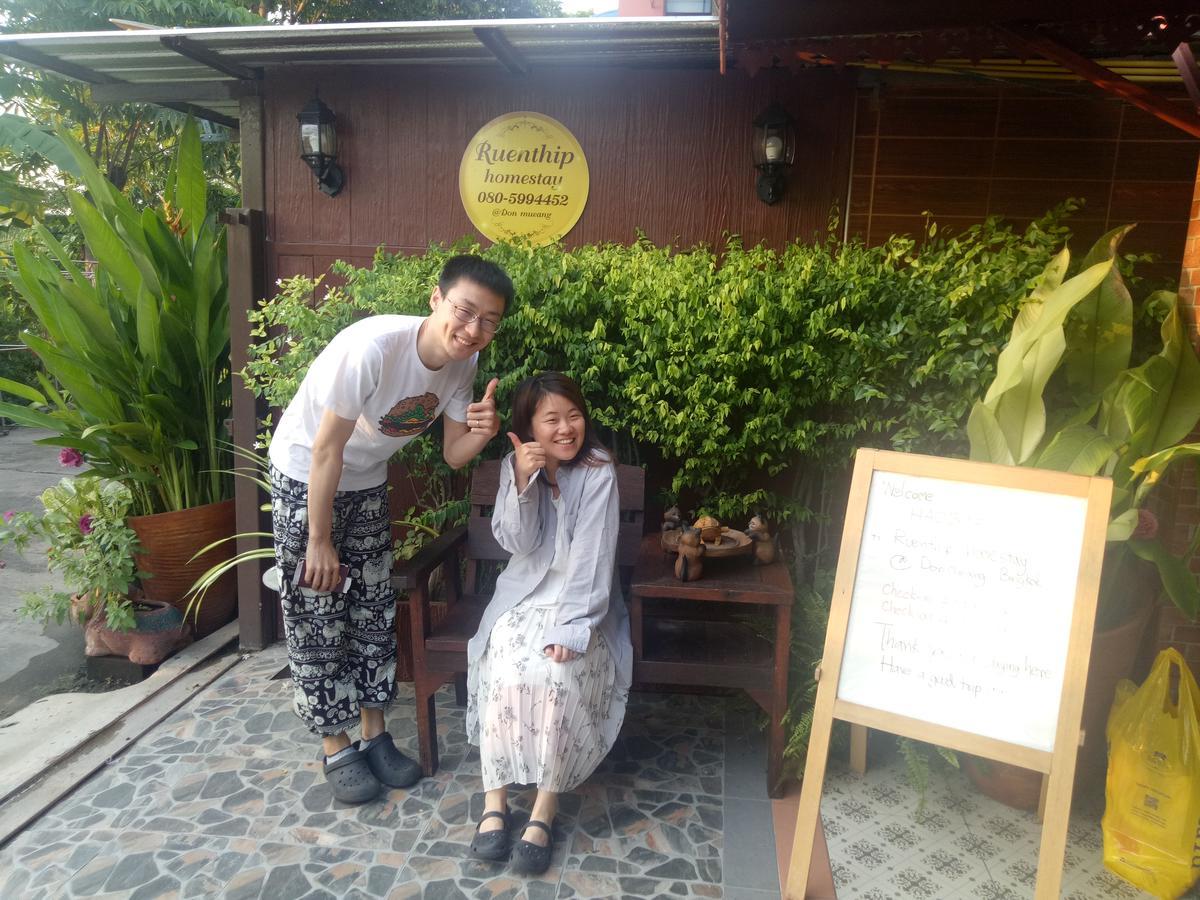 Ruenthip Homestay Bangkok Bagian luar foto